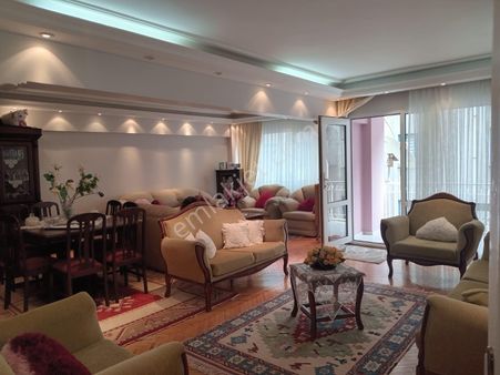 Tahir'ün Caddesi Satılık 160 M2 Ara Kat Daire (emin'den)