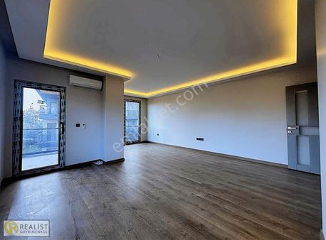 Bahçelievler Mh Hasbahçe Sitesinde Süper Konumda 3,5+1 Lüx Daire