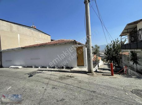 Satılık Müstakil İki Katlı Köşe Cepheli Ev