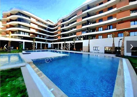 Kuşadası Merkezde Residans Havuzlu Sitede Arakat 3+1 145m2 Doğalgazlı Lux Daire