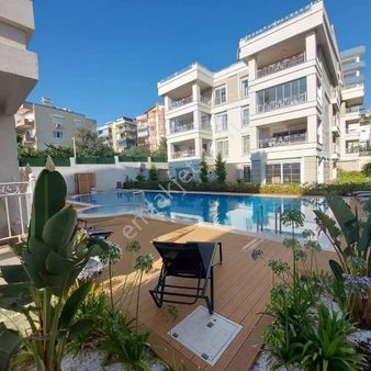 Kuşadası Marinada Ultralux 3+1 150m2 Doğalgazlı Havuzlu Sitede Daire