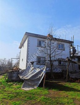 Şehzadeler Çam Köyde Doğa İle İç İçe Bahçeli Müstakil Ev