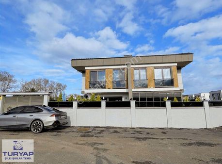 Turyap Tan Satılık Şile Kumbaba Havuzlu 3+1 Eşyalı Villa.