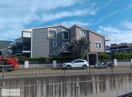 Ana Cadde Uzerınde Satılık İsyerı Olmaya Musait Nitelikli Villa