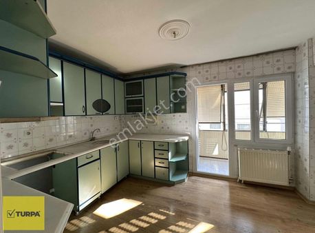 Turpa Balçovadan Deniz Manzaralı Geniş Satılık 3+1 Daire