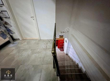 Saraçlı,ünye Akkuş Karayolu Üzerinde 3 Katlı Satılık İş Yeri