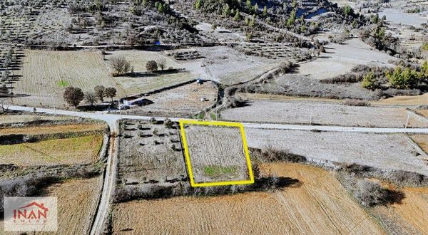 Yenibağyaka'da Köye Yakın Anayol Kenarı 1222 M2 Tarla