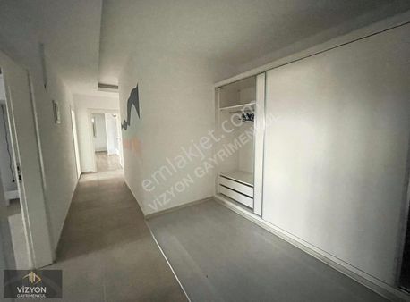 Demokrasi Bulvarında Asansörlü 3+1 Kiralık Ofis