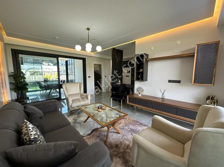 Kuşadasında Sahile Yakın Havuzlu Güvenlikli Sitede 3+1 152m2 Lux İkiz Ve Müstakil Villalar