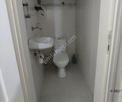 Zeynep Kamil Mahallesi Bahçe Kullanımlı Satılık 3+1 Daire