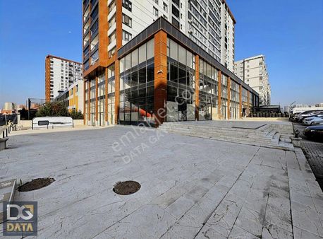 Eryaman Şehit Osman Avcıda 3 Katlı Köşebaşı 910m2 Kiralık Dükkan