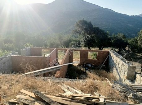 4+2 800 Metrekare Arsa İçinde Taş Ev