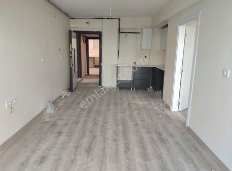 Asel'den Balkonlu 1+1 Geniş(65 M2) Arakat Asansör+garaj