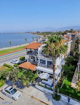 Fethiye Merkezde Denize Sıfır Villa