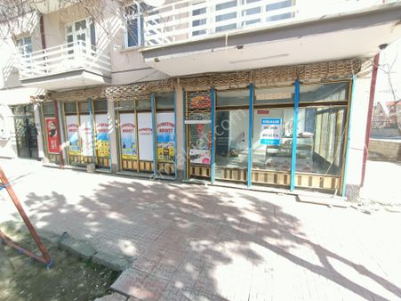 Abit Gm Satılık 90 M² Köşe Dükkan