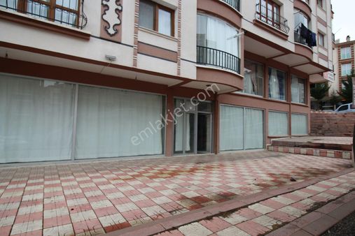 Krc'den Cadde Üzerinde Kurumsala Uygun 375 Metrekare Dükkan