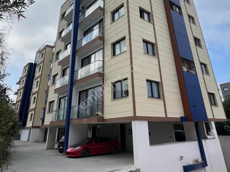 Girne Merkez'de Site İçerisinde Ticari İzinli Satılık 1+1 Eşyasız Daire !!