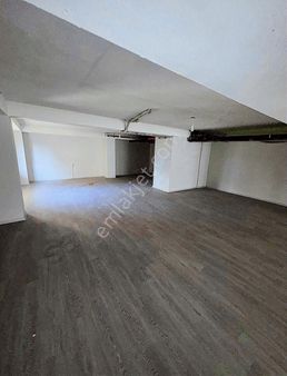 Gürpınar Merkez'de Cadde Üzeri 500m² Dükkan