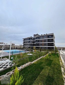 Emlaklarda Site İçi Havuzlu Kat Seçenekli 1+1 Satılık Daire