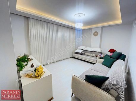 Kağıthane'de Cadde Üzeri Genç Binada Geniş Ferah 2+1 Daire