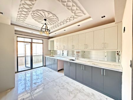 Fıstıklık'ta Sağlık Ocağı Yakını Az Katlı Nezih Sitede Ultralüx 3+1 Daire