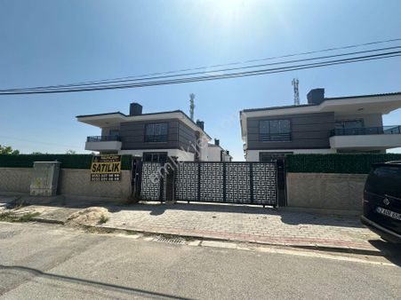 Lalebahçede Hatıp Caddesinde Bagımsız Site İçi 5+1 Villa