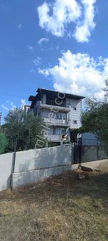 Salihli Hacıbektaş Mahallesinde Satılık 2 Katlı Ev