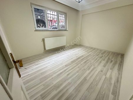 Kartal Yapıdan Metrobüs Mesafesinde Düz Giriş Emsali Satılık Daire