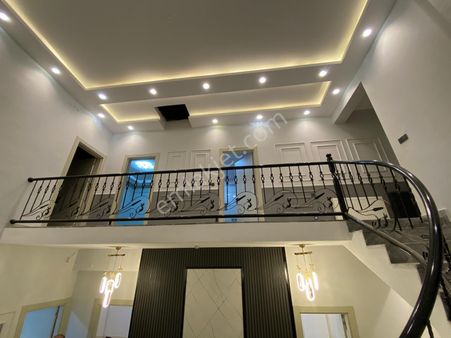 King House Kurumsaldan Baskil Yolunda Satılık Villa