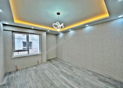 Karakayada 2+1 Sıfır Yapılı Daire