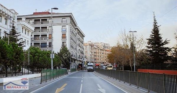 Silahtarağa Caddesi Keten Haliç'te Satılık 2+1 Geniş Daire
