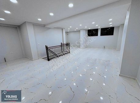 Yoldaş İnşaat'tan Satılık 200 M2 Sıfır Depolu Dükkan