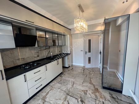 60 Metrelik Yola 1 Parsel Geniş M2 Lüx 3+1 Daireler