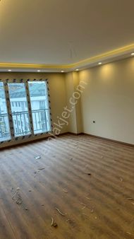 Büyükçekmece Atatürk Mah Lüks Butik Sitede Arakat Sıfır 2+1 Satılık Daire