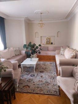 İnal Emlaktan Bahçelievlerde Satılık 2+1 120 M2 Daire