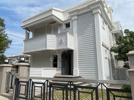 Altınoluk İlkbahar'dan Denize 20 Adım 293m2 Arsa İçinde Tam Bağımsız 8+1 Lüx Villa