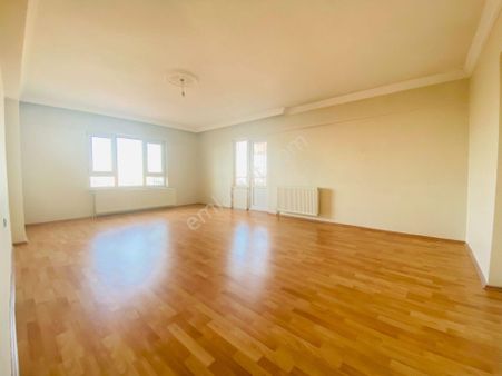 Aşık Veysel'de Ulu Önder Ortaokulu Yakını Katta 3+1 Satılık Daire !!!