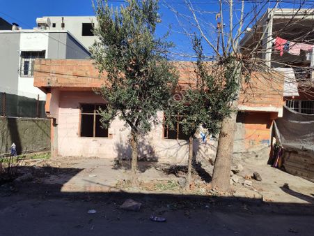 Küçük Dikili Koza Mahallesinde 279 Metrekare Arsa İçerisinde 1,5 Katlı Ev Ve Arsa