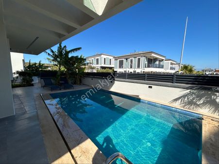 Didim Efelerde 4+1 Havuzlu Villa