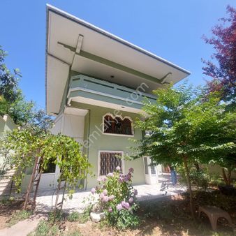 Tarabya Ömürtepe'de Bahçeli Barbekülü 6+2 Bakımlı Müstakil Villa