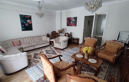 Karşıyaka'da Çarşı Yakını Arakat 3+1 Daire D-61