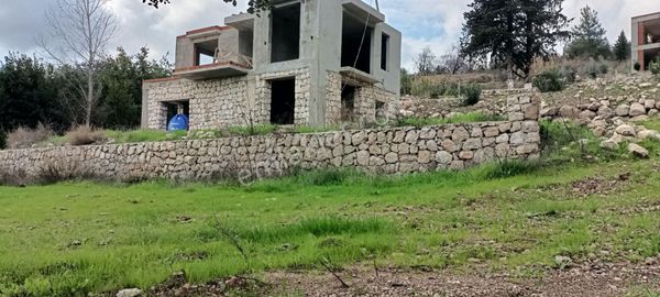 Kumluca Yazır Mahallesinde Satılık Villa Ve Tarla