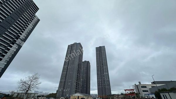 Başokur'dan Bahçeşehir Hayatpark Sitesinde Kat.25 ,te 2+1 Arakat