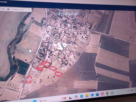 Kırklareli İnece Beldesi Ulukonak Mahallesinde Satılık Arsalar