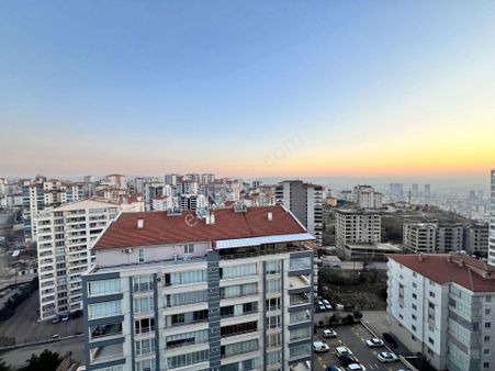 Cihandan Avcılar 'da Akgüvercin Cad Yakını Manzaralı Yapılı 4+1