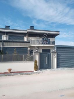 Satılık Villa - Konfor Ve Şıklığı Buluşturan Eşsiz 5+1 Villa