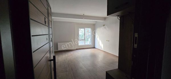 Berat Arpacık Gayrimenkul'dan Uçaksavar Kavşagı Da Satılık 1+1 Daire