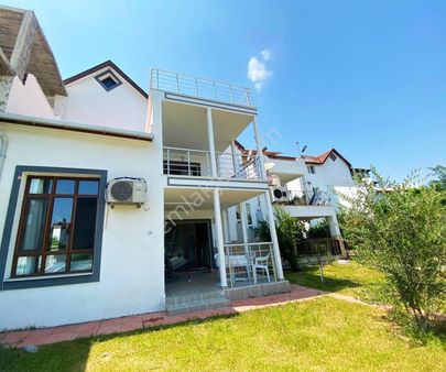 Yumurtalikta Denize Sifir Aite İcinde Triplex Genis Bahceli Havuzlu İcerisi Full Yeni Yapildi