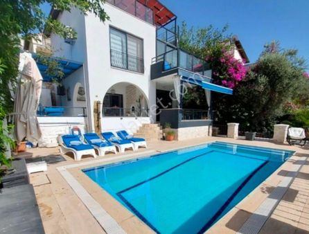 Kalkan Kalamar Deniz Manzaralı Satılık 4+1 Villa