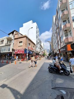 Doktorlar Caddesinde Satılık Köşe Başı Bina